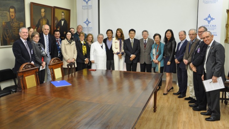 Família Ling formaliza doação para a construção do Hospital Nora Teixeira